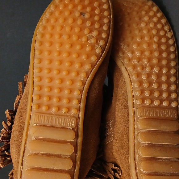 Minnetonka Fringe Moccasin Boots - Tan Womens Size 8 - Picture 4 of 6